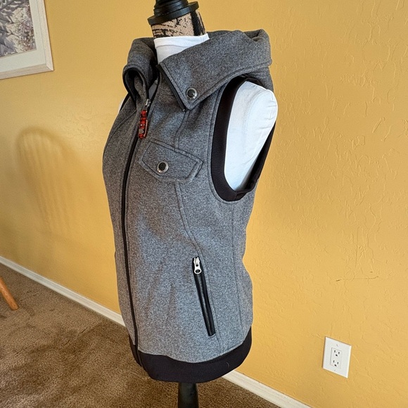 Burton women’s Jackets & Coats | Over-Sized Hooded Vest - Picture 7 of 12